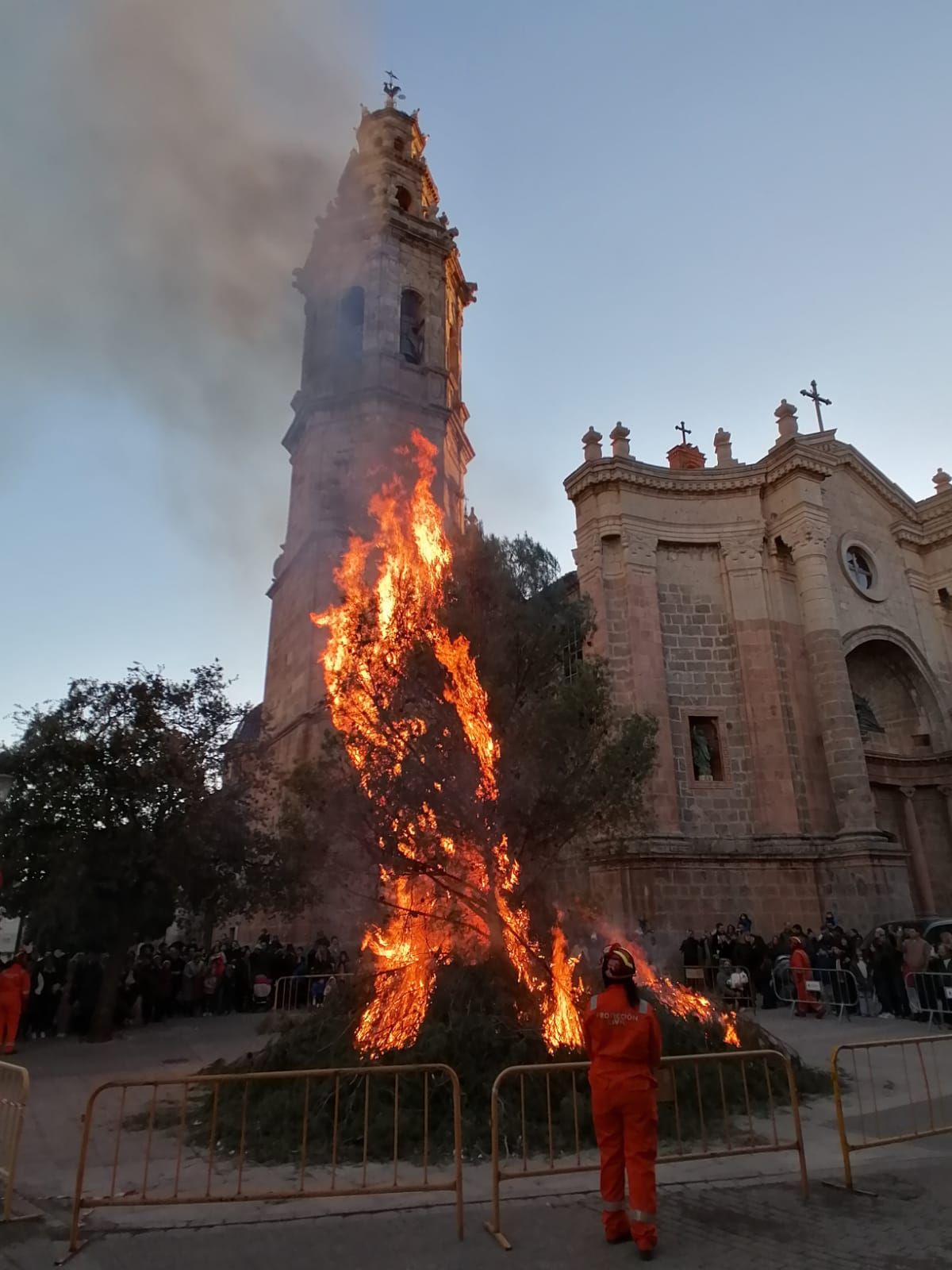 La Vall recupera su multitudinario pasacalle de Sant Antoni