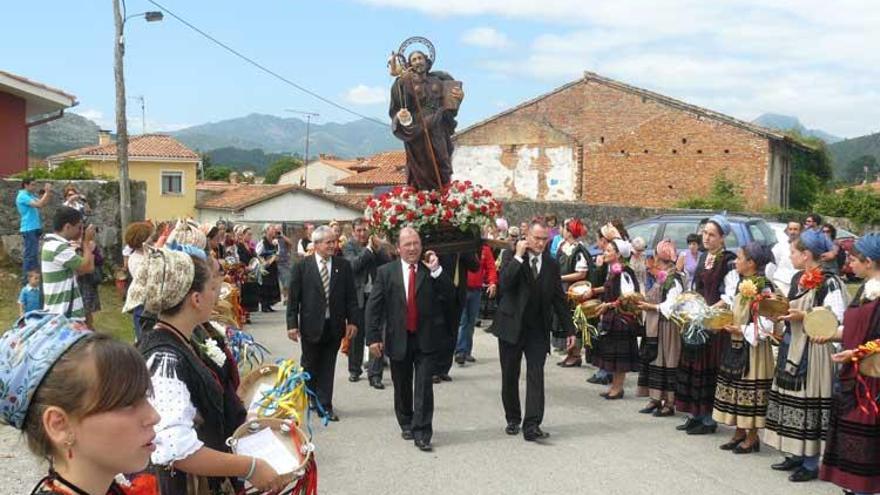 Una edición anterior de la procesión de Santiago Apóstol en Posada. | emilio g. cea