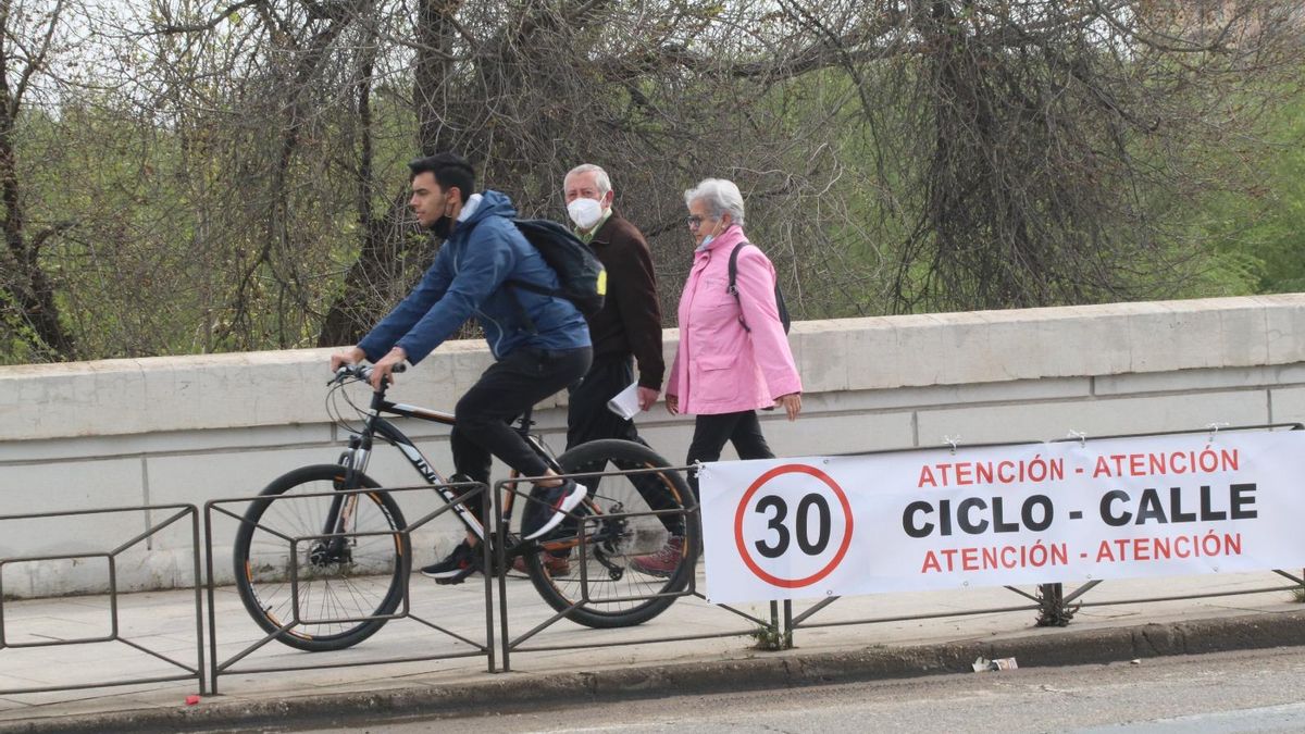 Manifestante de la Plataforma Carril Bici Córdoba.