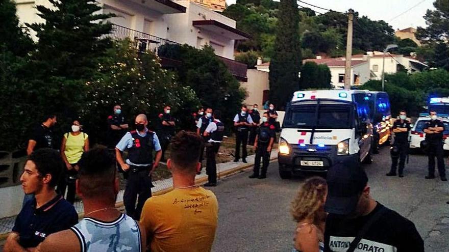 Manifestants a una casa ocupada el 22 de juny del 2020.