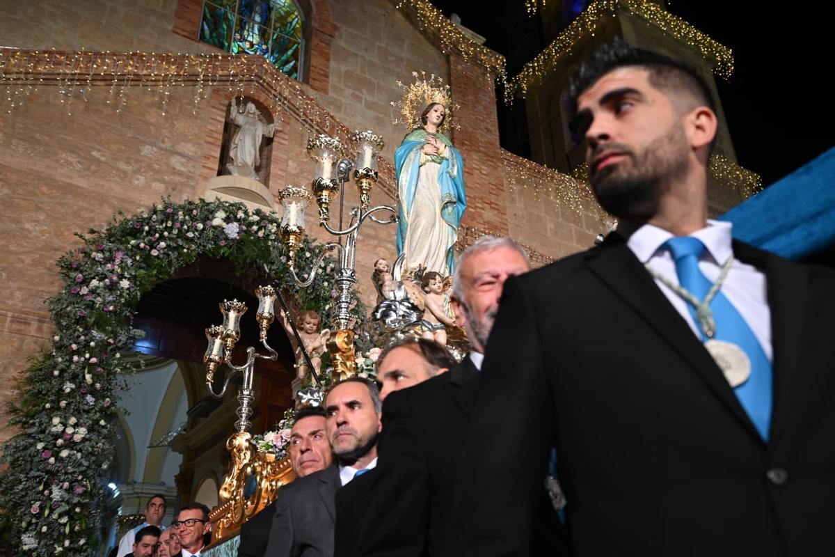 Salida de la imagen de La Purisima desde la inglesia de la Inmaculada Concepción de Torrevieja