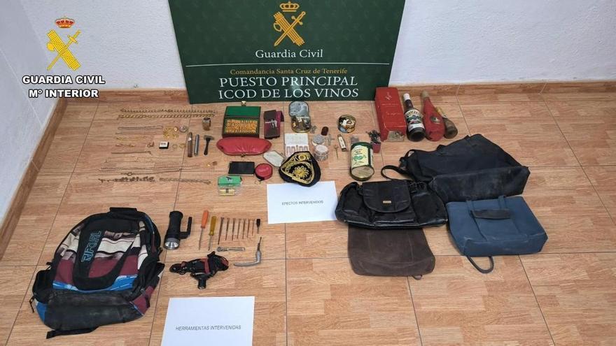 Detenidas en Canarias tres personas de una misma familia por robar en una casa