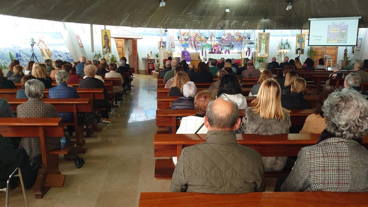 El obispo Casimiro López Llorente presidió la misa del 40º aniversario de la nueva parroquia de Santa María de Borriol.