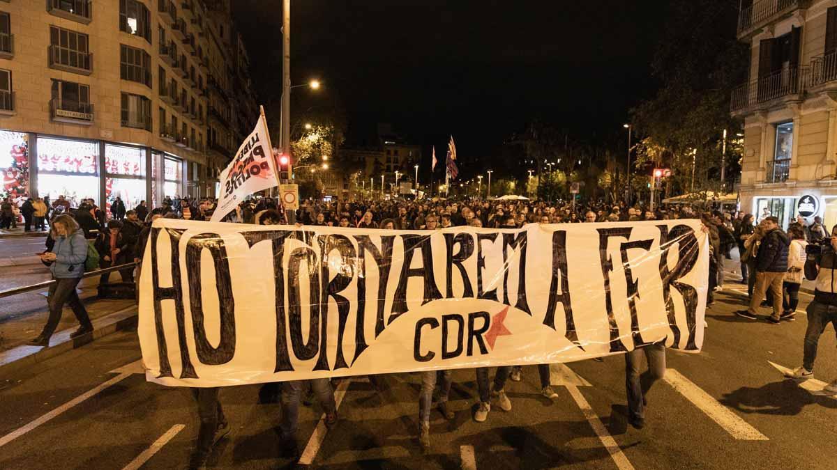 Empieza la manifestación de los CDR en la ronda de Sant Pere de Barcelona.