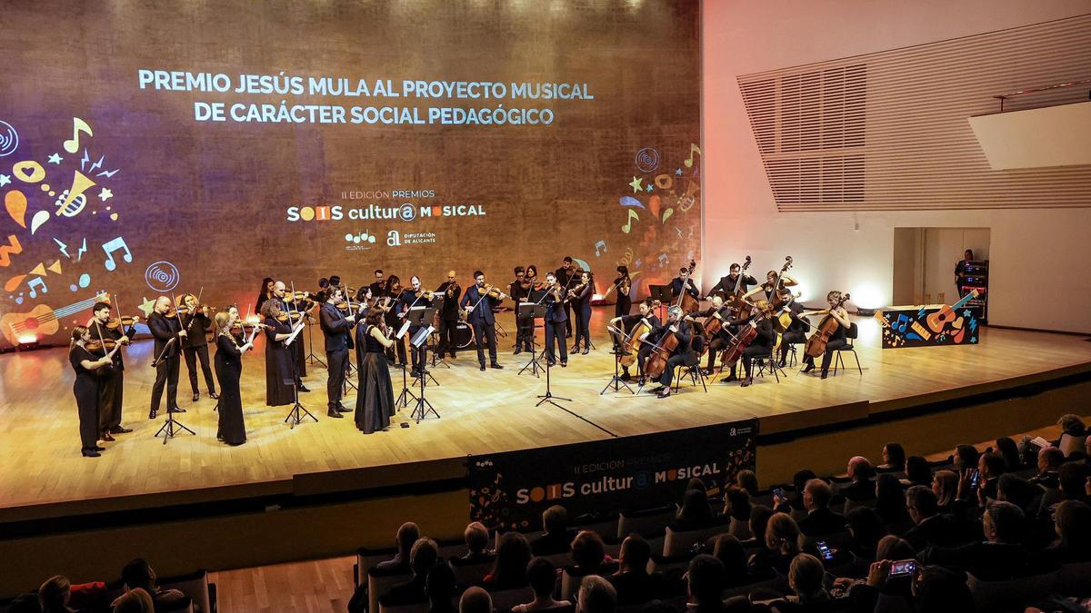 Orquesta Adda·Simfònica, dirigida por Josep Vicent.