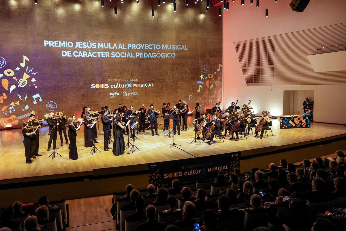 Orquesta Adda·Simfònica, dirigida por Josep Vicent.