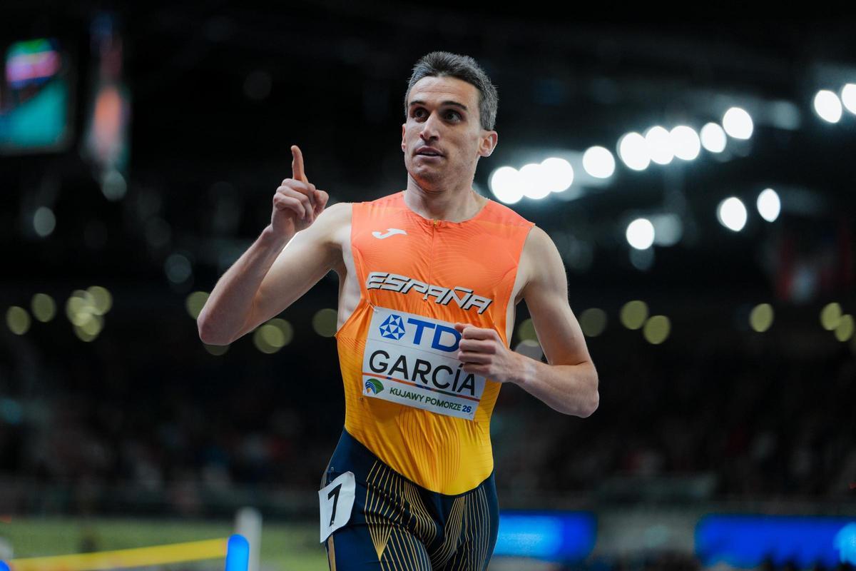Mariano García celebra su victoria en las semifnales del Campeonato del Mundo en pista cubierta de Polonia