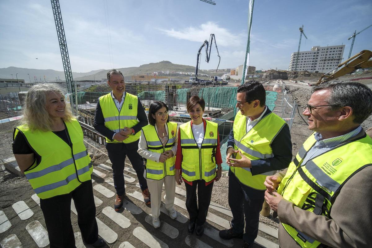 Visita a la primera promoción pública que se está llevando a cabo en la ciudad en la zona de Tamaraceite.