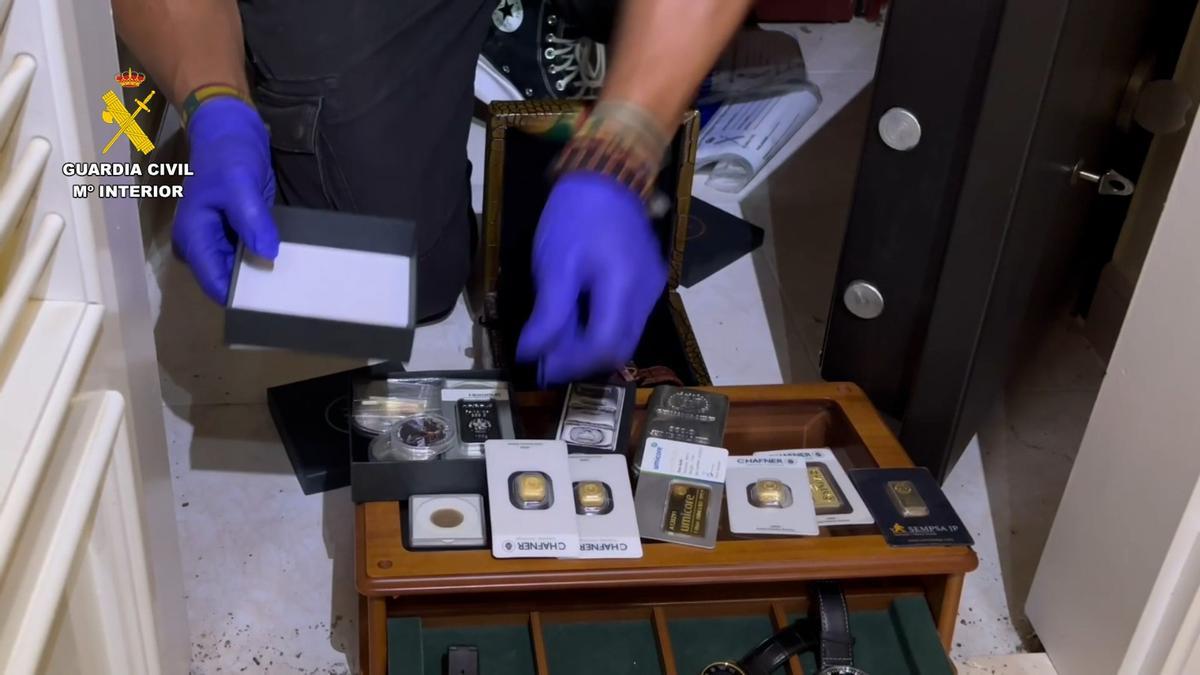 Fue encontrado oro tras los registros.
