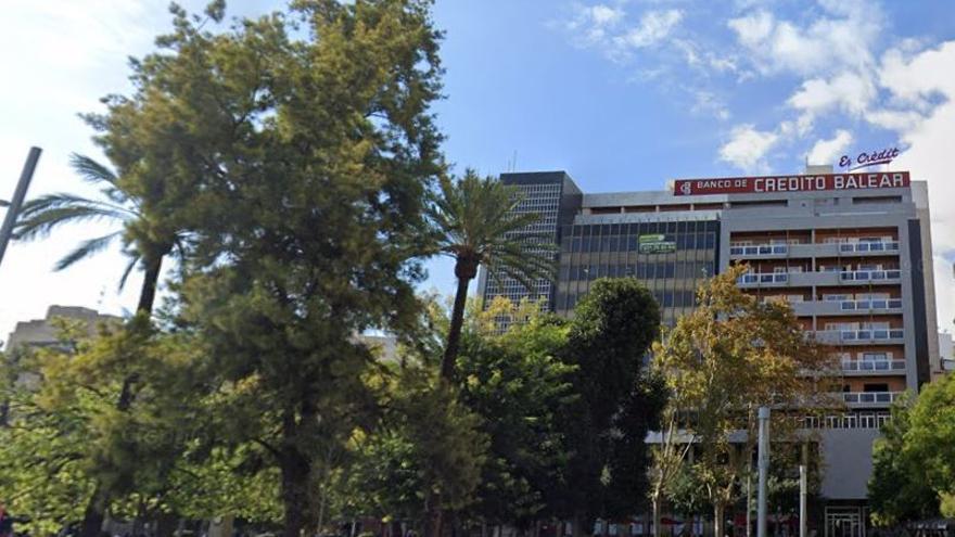 Antigua sede central del Banco de Crédito Balear, en la plaza España de Palma