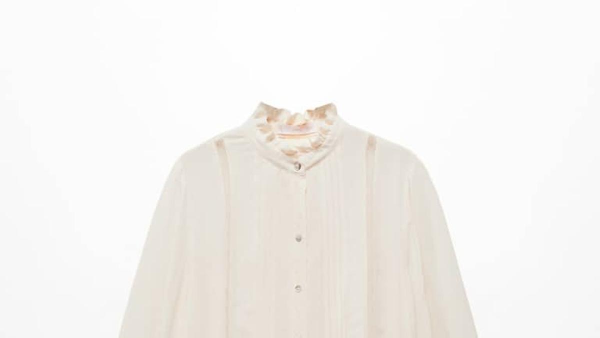 Camisa blanca de ribetes con encaje