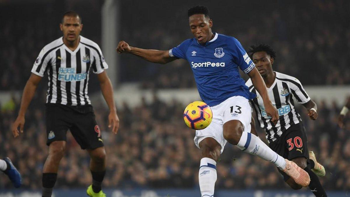 Yerry Mina jugando el partido de Premier League ante el Newcastle el pasado diciembre