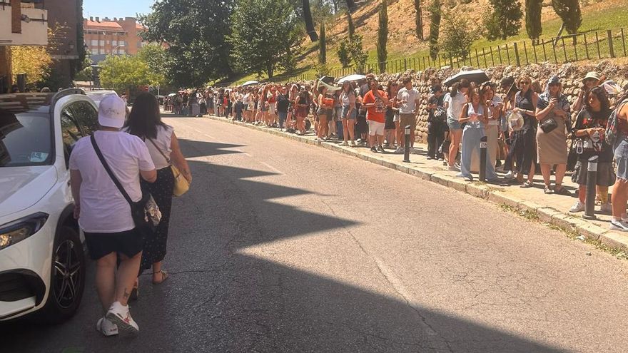 Una de las colas que se han formado en el centro de Madrid por Stray Kids.