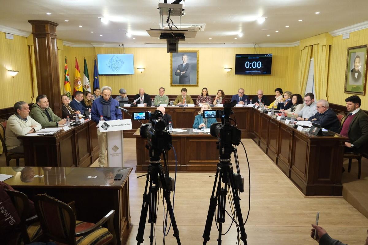Instante del pleno celebrado este lunes por la Corporación municipal egabrense.