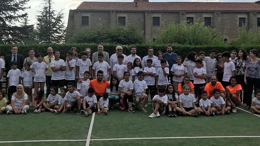 Participants en la inauguració de la pista