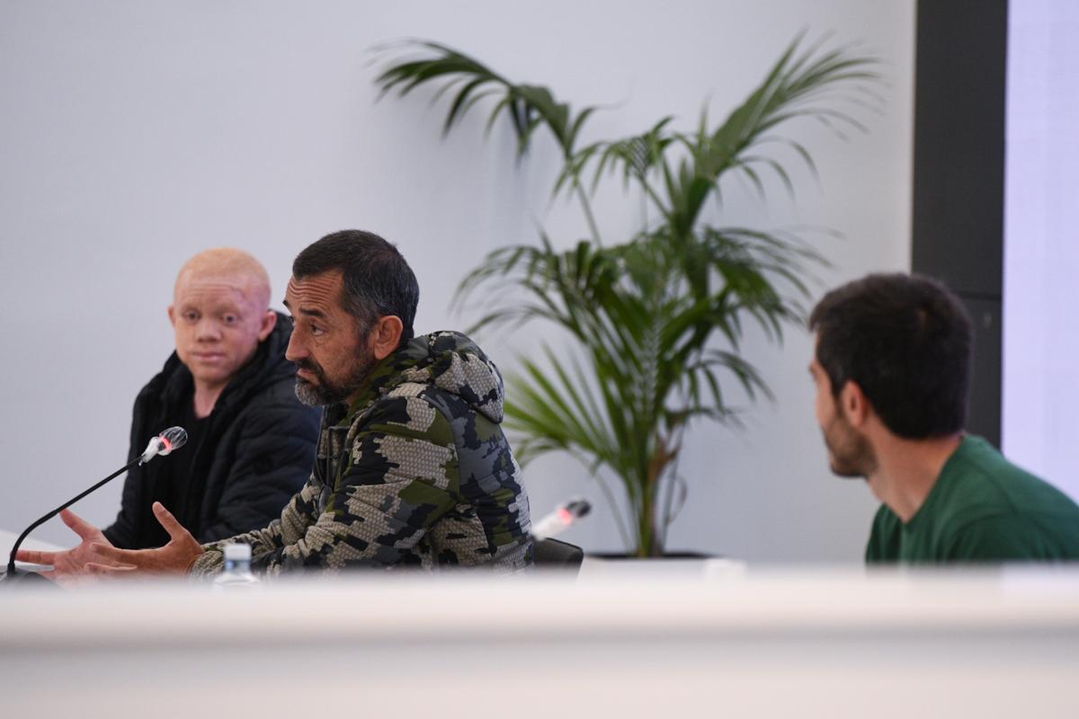 Cavadas reconstruye la cara a un paciente albino