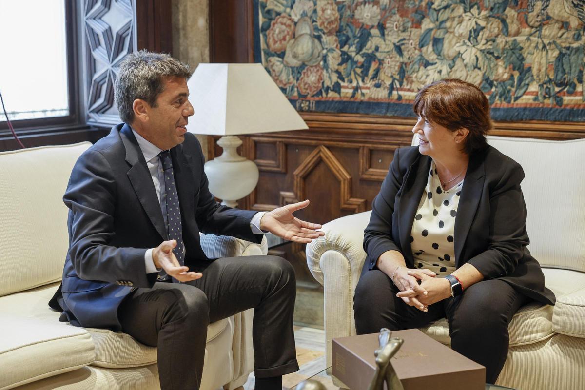El president Mazón se reúne con la presidenta de la Academia Valenciana de la Lencua, Verónica Cantó