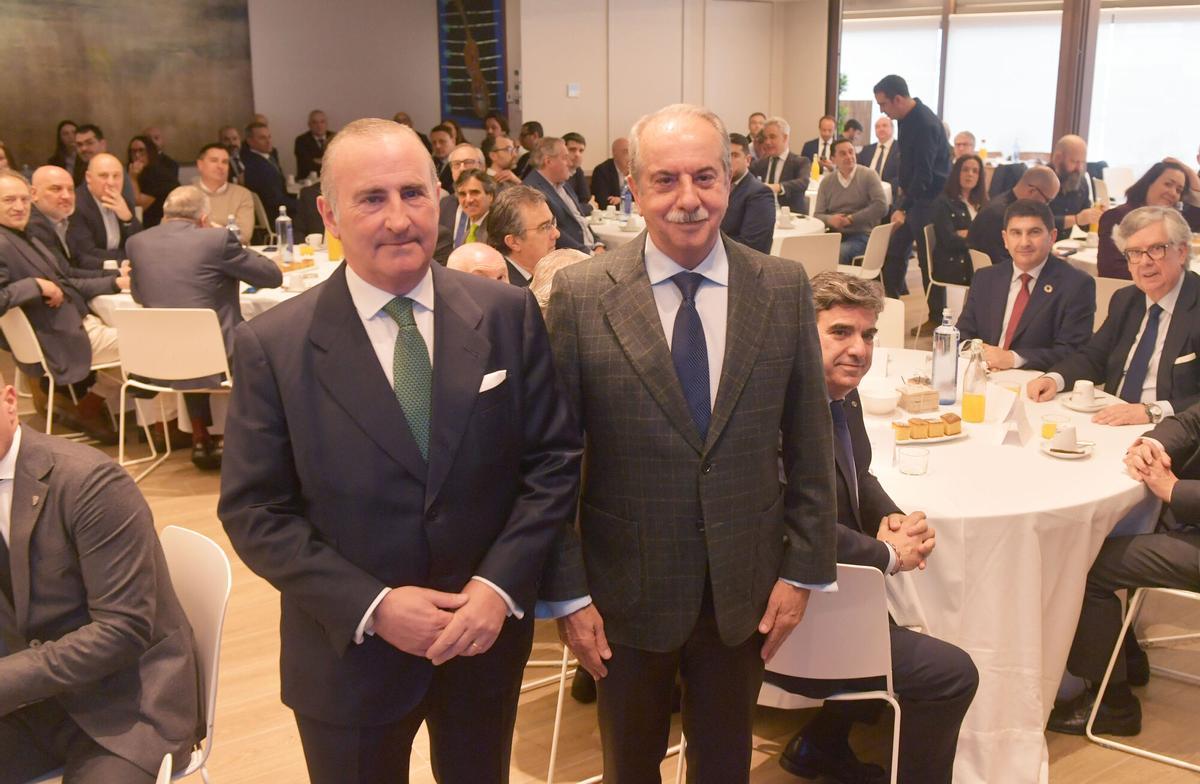 Pablo Junceda, director general Sabadell Gallego, con Antonio Couceiro, presidente de la Cámara de Comercio de A Coruña.