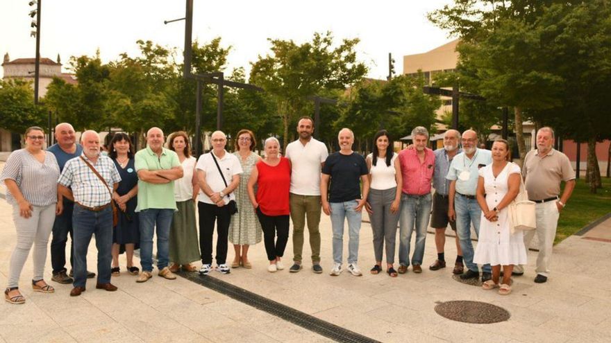 El porriñés David Alonso con los socialistas del Baixo Miño. | // D.P.