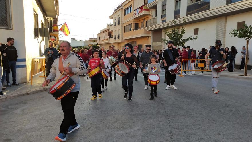 La tercera salida del tambor anuncia las fiestas de Moros y Cristianos de Monforte del Cid