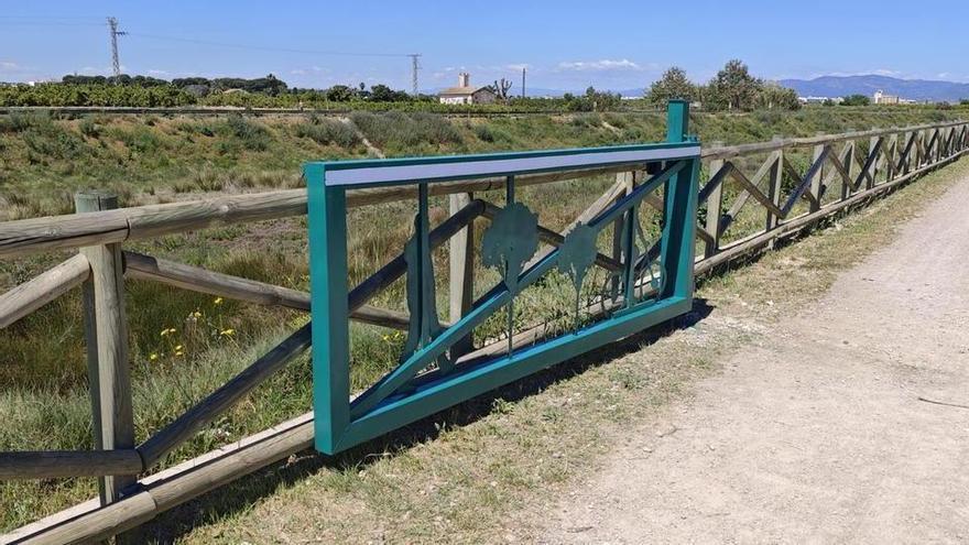 Bonrepòs i Mirambell cierra el paso a los coches en el camino del Carraixet con una puerta automatizada