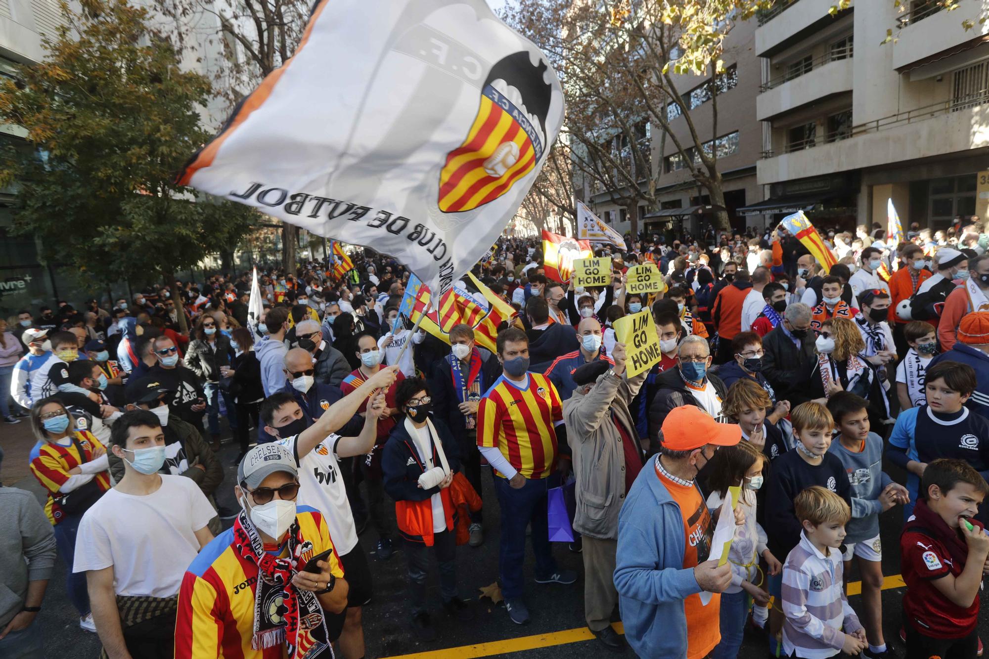 Manifestación contra Peter Lim