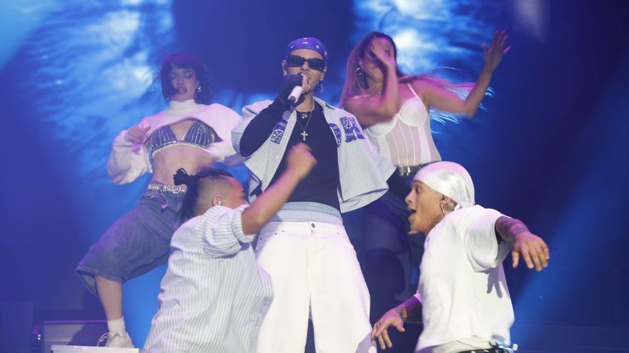El pop de Abraham Mateo prendió en Poniente, que se convirtió en una auténtica pista de baile: así fue el concierto del gaditano