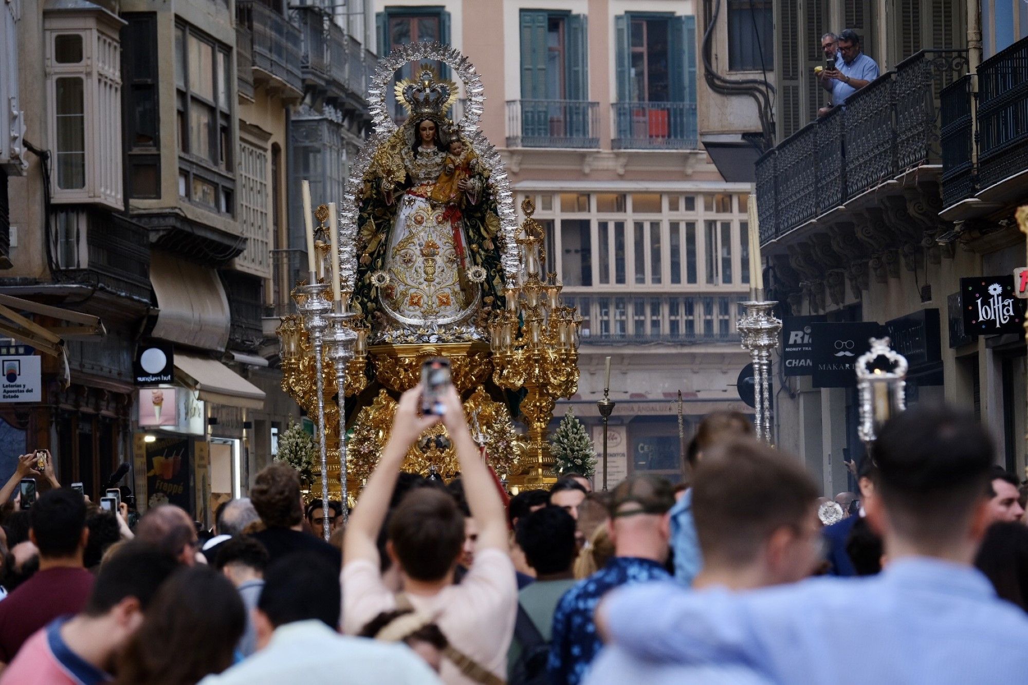 La procesión de la Virgen de los Remedios, en imágenes
