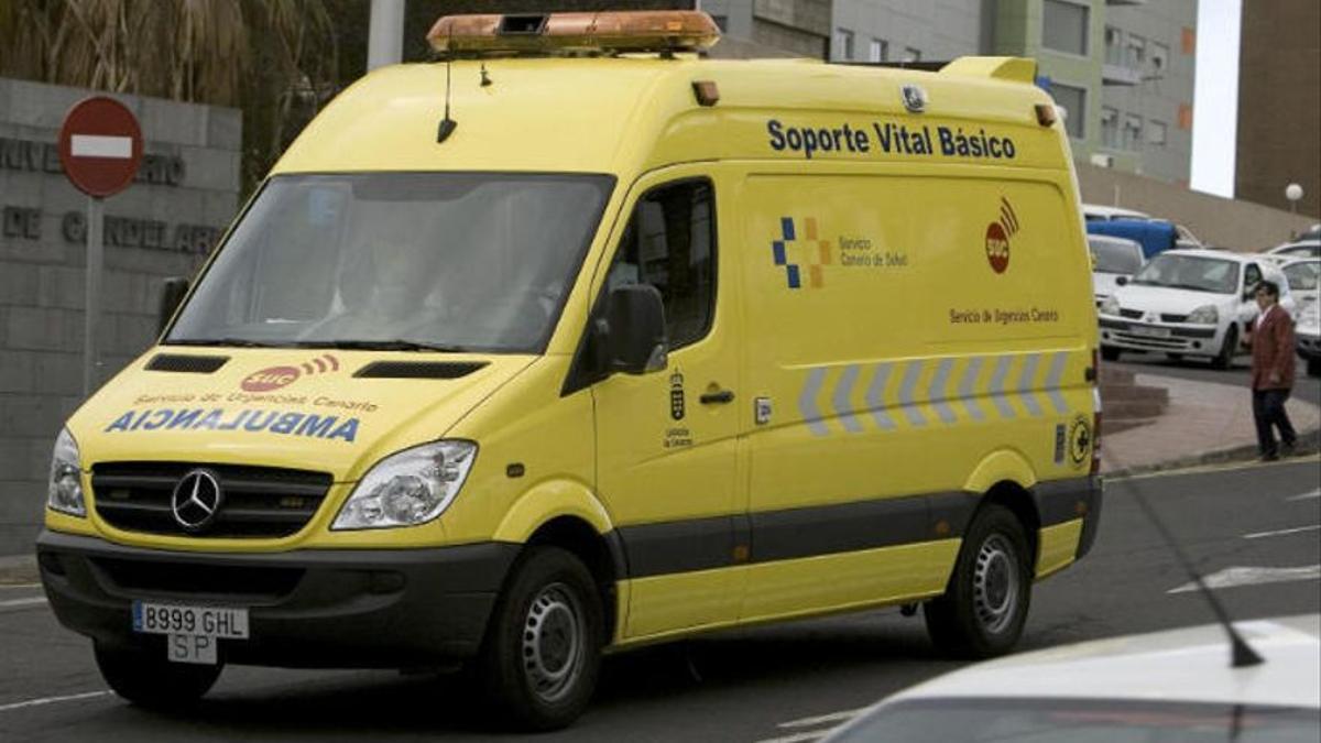 Una ciclista de 60 años, herida en Tegueste tras chocar contra un coche