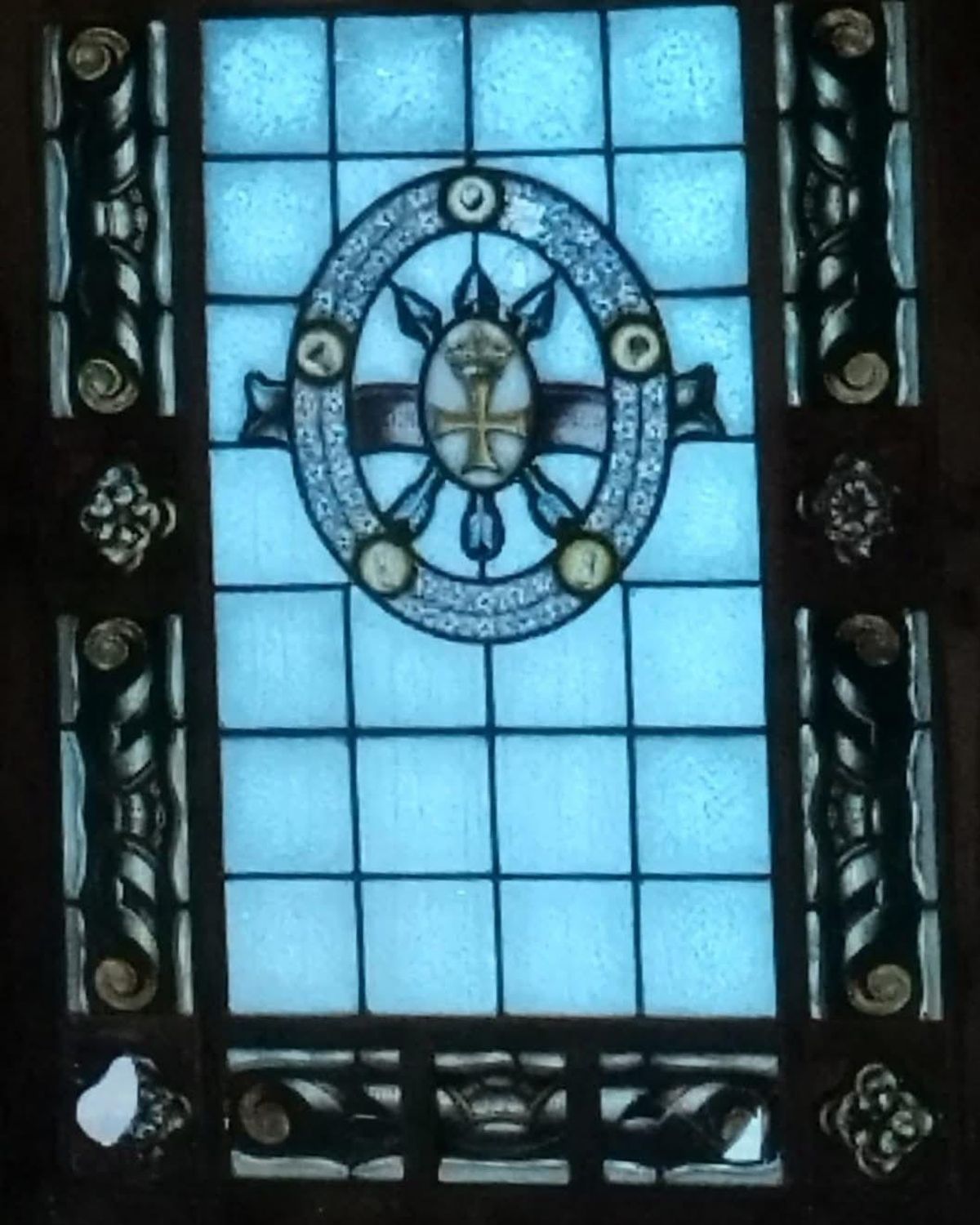 Daños en una de las vidrieras de la iglesia de la Vilavella.