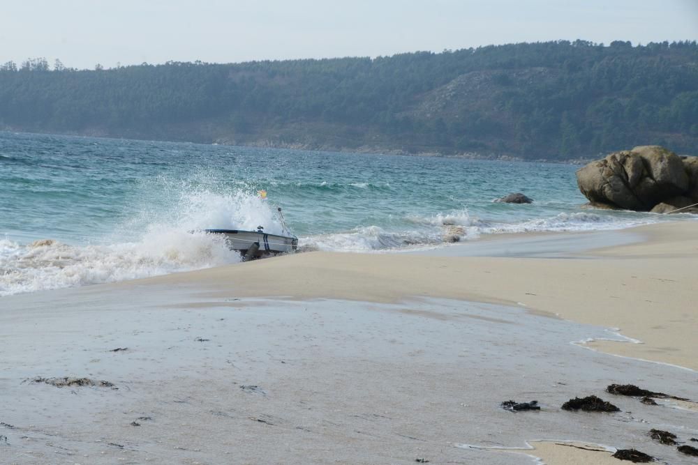 Encallado en playa Nerga