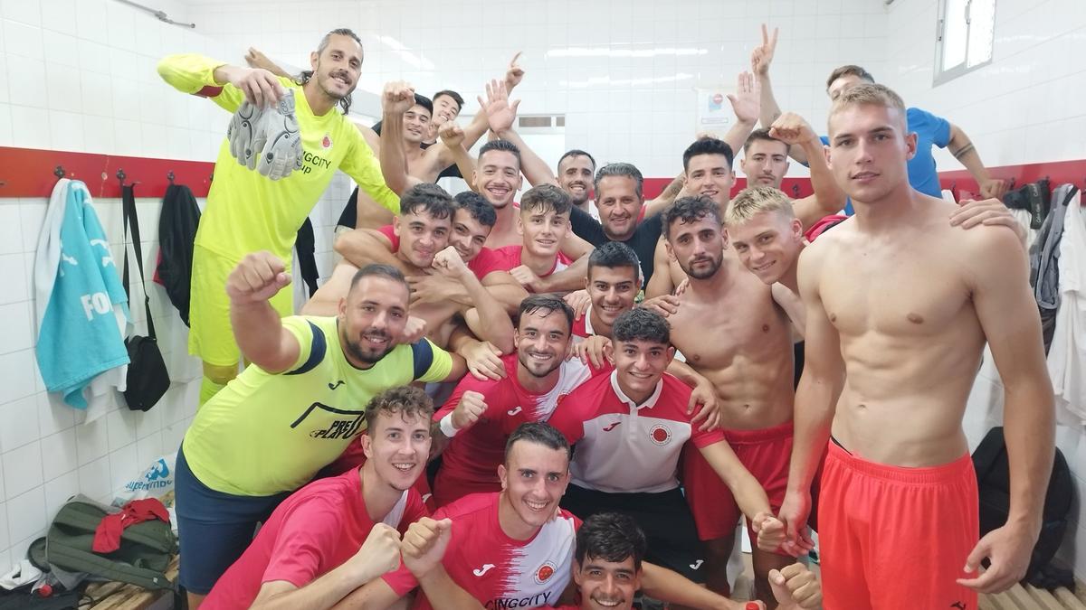 Los jugadores del Racing Murcia, celebrando el triunfo en un partido de inicio de temporada
