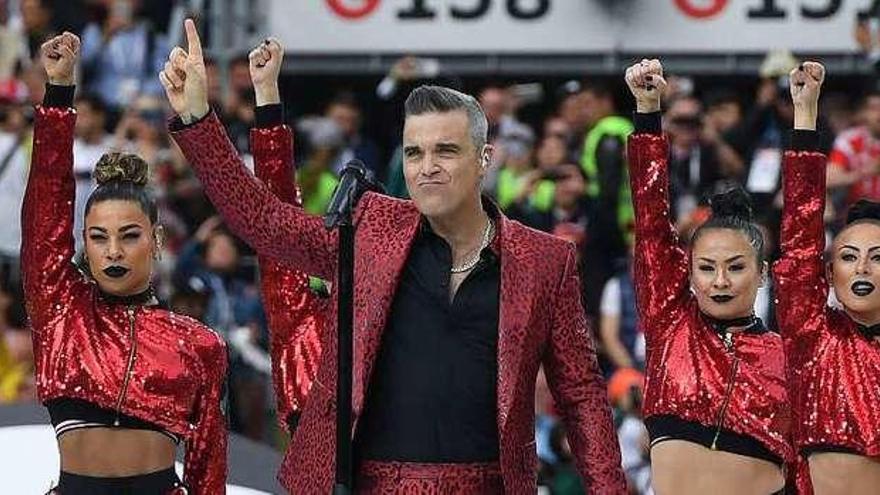 Robbie Williams puso la música durante la inauguración