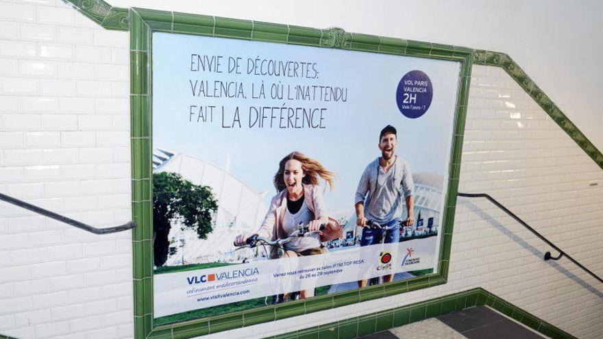 València se promociona como destino turístico en el transitado metro de París