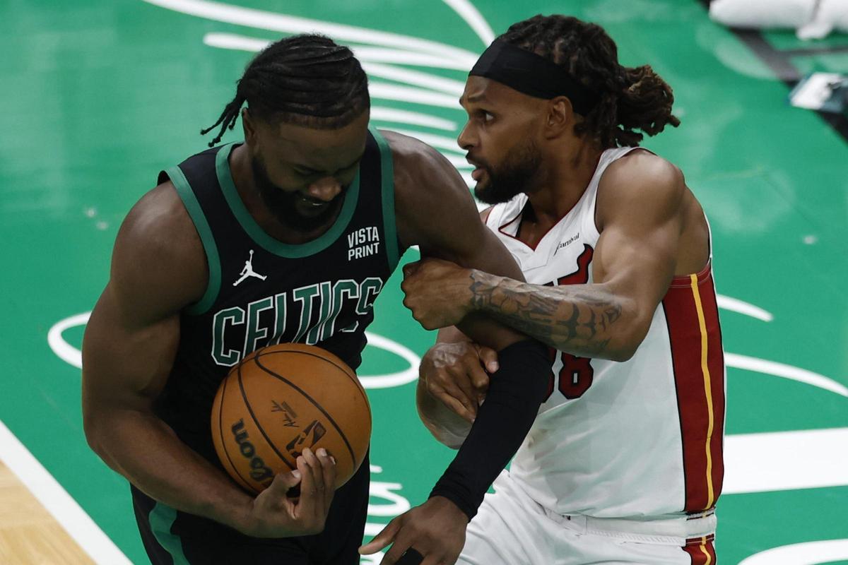 Jaylen Brown en acción