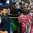 Fotografía cedida por Pete Staples/USTA, que muestra de izquierda a derecha a Sebastián Yatra, Carlos Alcaraz, Jimmy Butler y Frances Tiafoe, tras participar hoy en la exhibición Stars of the Open en las jornadas previas del Abierto de Estados Unidos en Flushing (EE.UU.). El cantante colombiano Sebastián Yatra dejó por un día los escenarios y los micrófonos para unirse este miércoles como pareja de dobles al tenista español Carlos Alcaraz, con quien brilló en un partido de exhibición en las actividades previas del Abierto de Estados Unidos