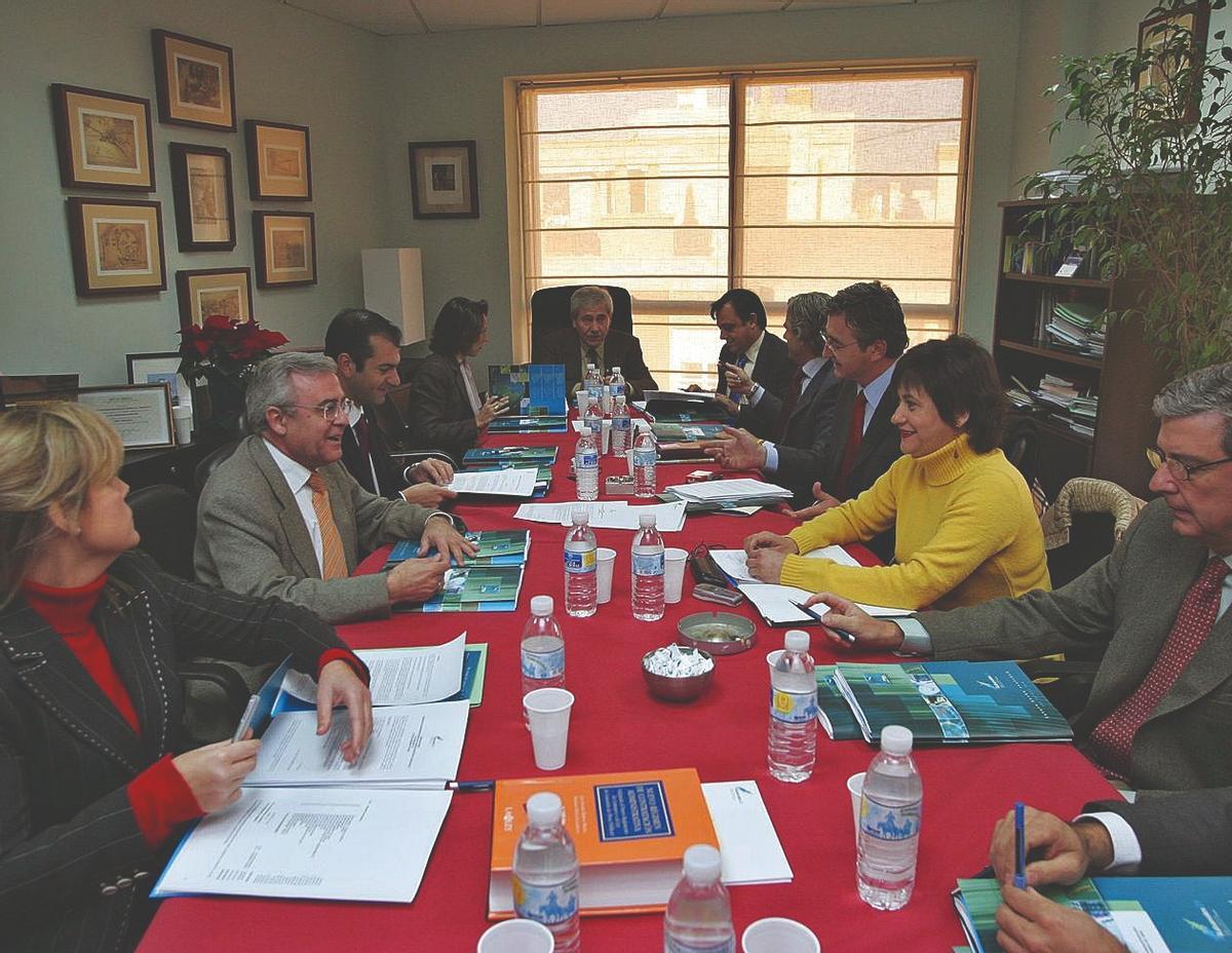 Reunión en 2005 del consejo de administración del parque tecnológico.
