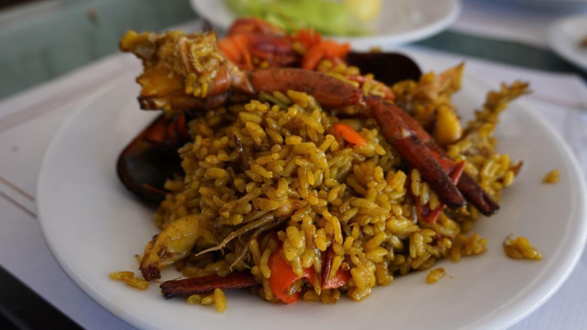 Cinco restaurantes para comer paella con vistas al mar