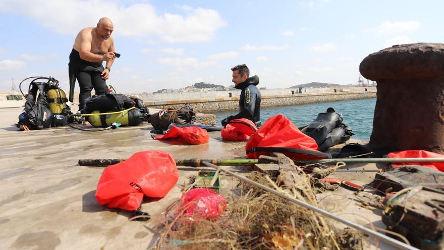 Extraen 5 kilos de plomo en el muelle de La Curra, en Cartagena