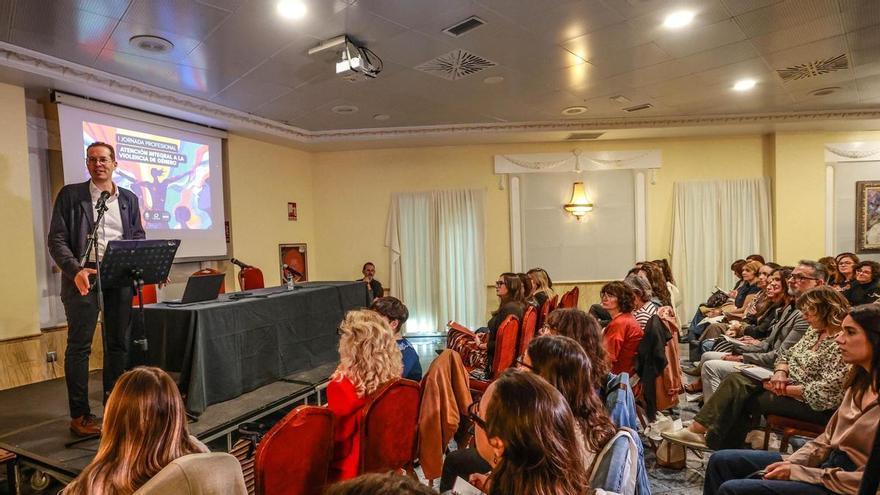 Elda celebra las primeras jornadas sobre atención integral a la violencia de género