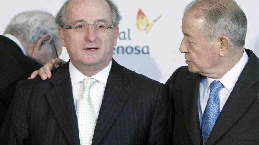 El presidente de Repsol, Antonio Brufau, acompañado por el presidente de Gas Natural Fenosa, Salvador Gabarró.