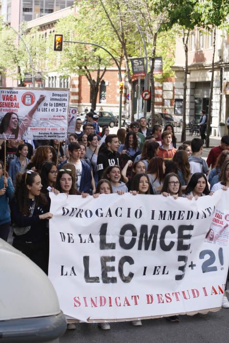 Un centenar d''estudiants rebutgen la Llei Wert a Girona