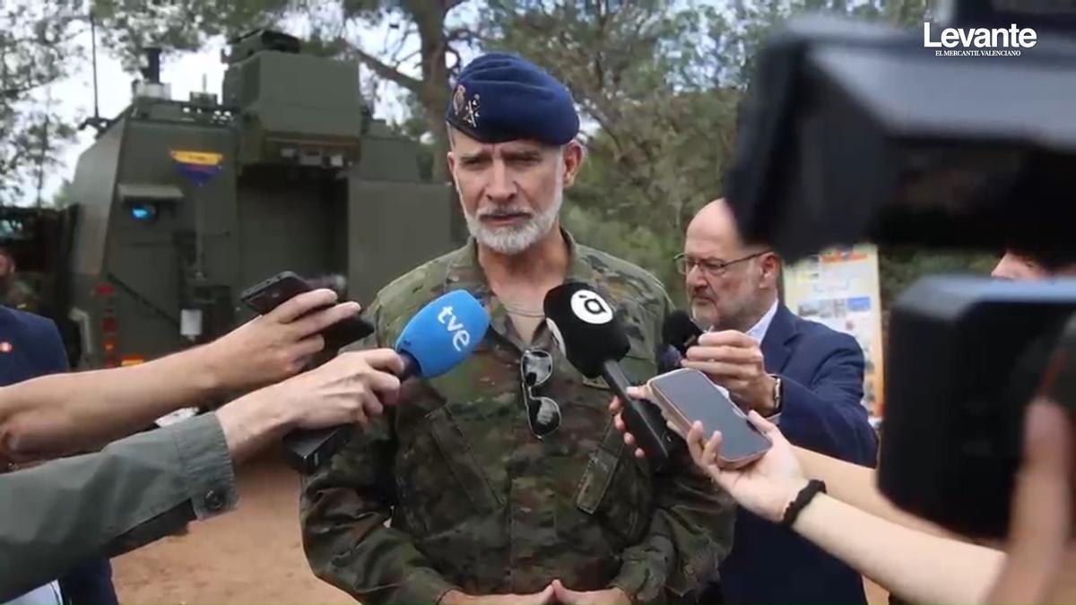 El Rey Felipe VI ofrece apoyo a las familias de las víctimas