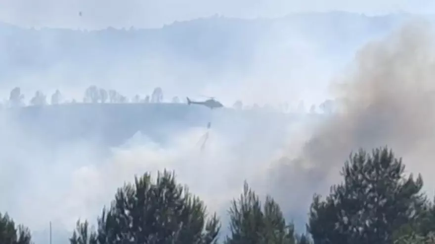 Treballs a contrarellotge per extingir el foc de Rajadell