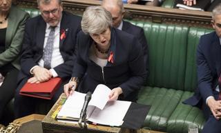 May aplaza  la votación del 'brexit' por miedo a una gran derrota