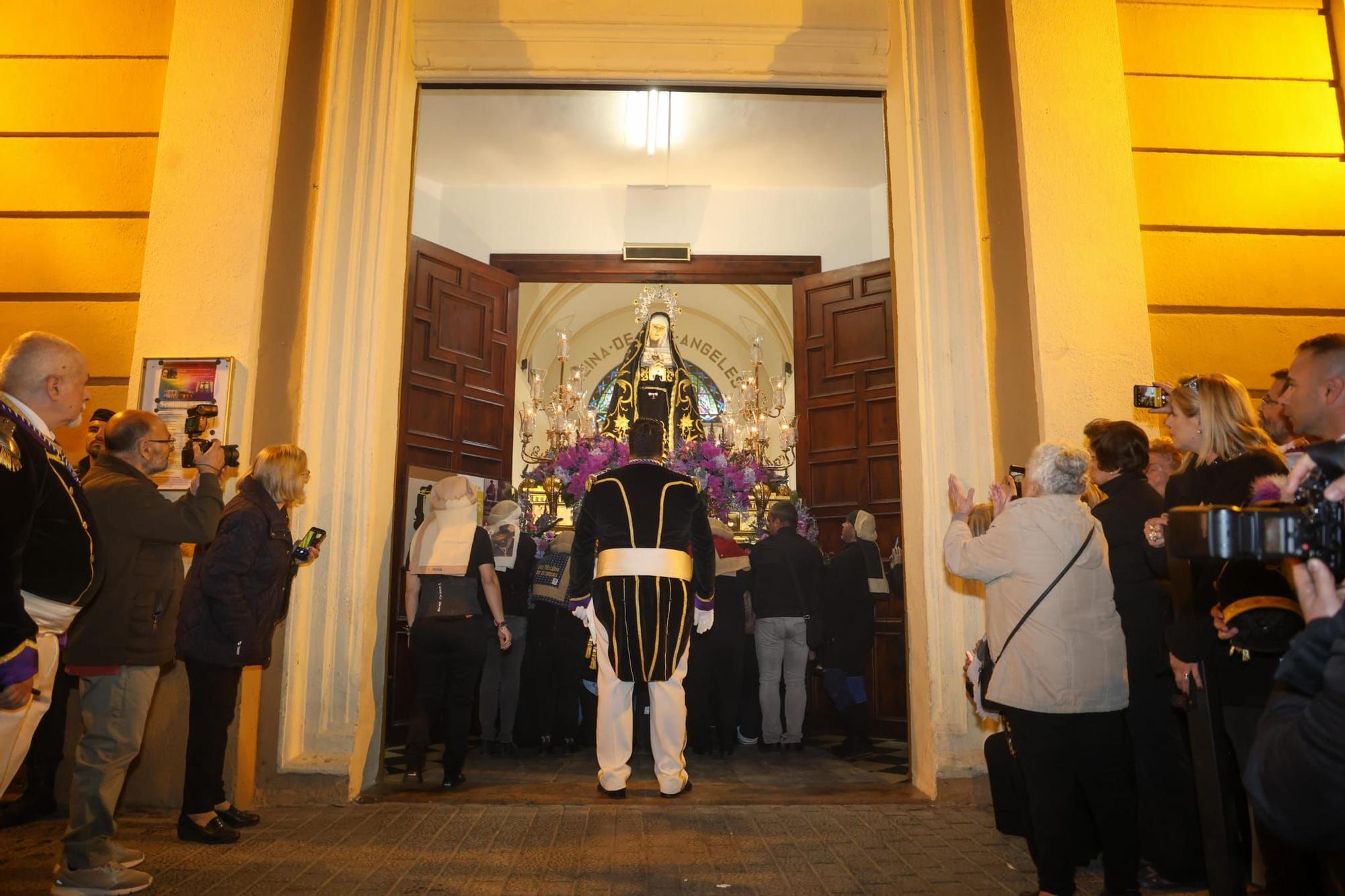 Semana Santa Marinera: La Dolorosa procesiona por el Cabanyal