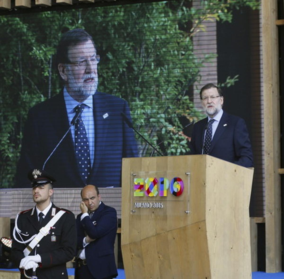 Rajoy, aquest dilluns, durant la visita que ha fet a l’Expo de Milà, en la celebració del Dia d’Espanya.