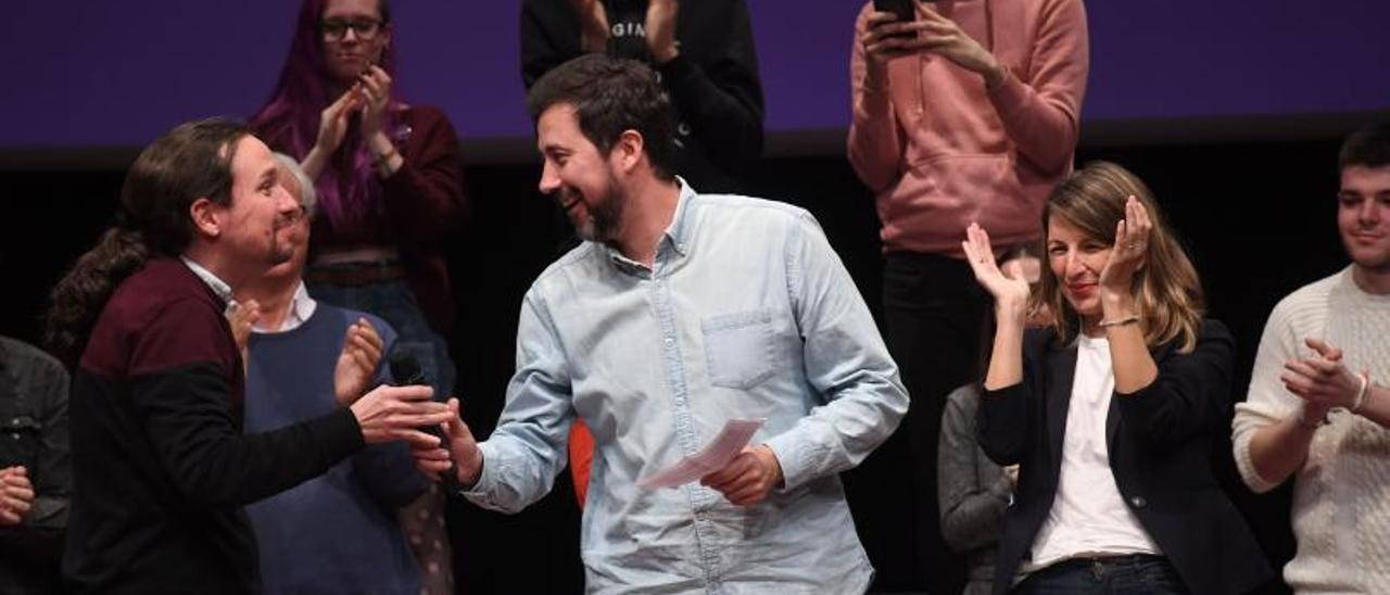 Pablo Iglesias y Gómez-Reino junto a Yolanda Díaz, en A Coruña en febrero de 2020.