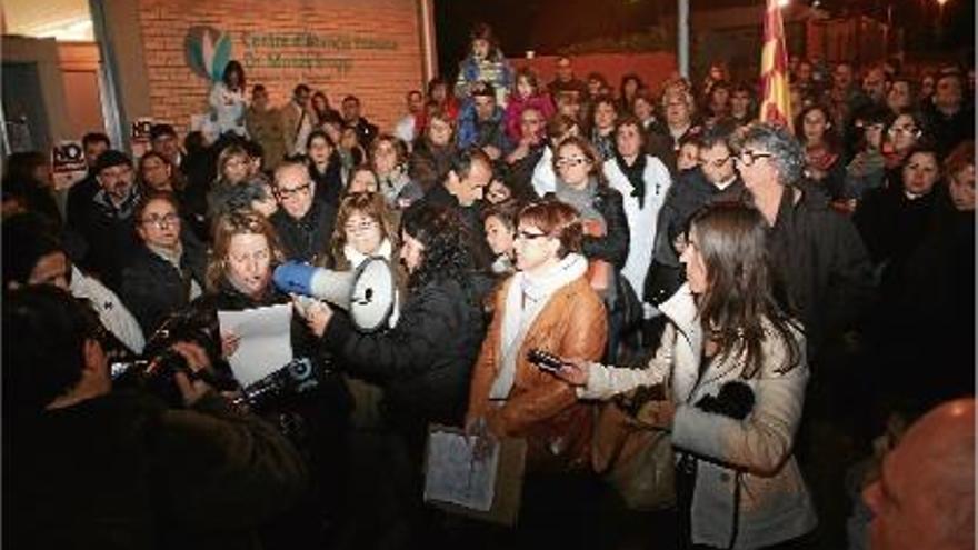 Una manifestació al CAP de l&#039;Escala contra la possibilitat del canvi de gestió.