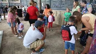 Las familias afean a Simó que "tras años de desprecio", "ahora" se acuerde de ellas y les pida apoyo